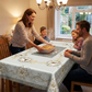 🌺🎀 50 % DE RÉDUCTION ! ✨ Nappe Fleurie en Relief Imperméable – Polyester Haute Densité – Anti-Tache & Lavable en Machine pour Salle à manger Élégante 🍽️