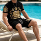 👑✨ PROMO FLASH 50% ! Ensemble Homme Blason Doré – T-shirt & Short Décontracté, Tissu Léger, Ceinture Élastique, Style Urbain Chic 🎽