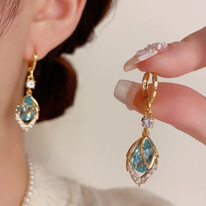 📢⏰ PROMO FLASH 50% ! Boucles d'oreilles Créoles Pendantes Bleu Ciel – Design Art Déco, Strass en Larme, Léger, Fermoir Sécurisé, Cadeau Élégant & Chic ✨