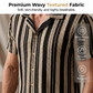 👔 PROMO LIMITÉE -50% ! ✨ Chemise Homme Rayures Verticales – Col Cubain Rétro, Tissu Ondulé Respirant, Coupe Ergonomique Estivale · Marron Clair & Noir/Blanc · S–3XL
