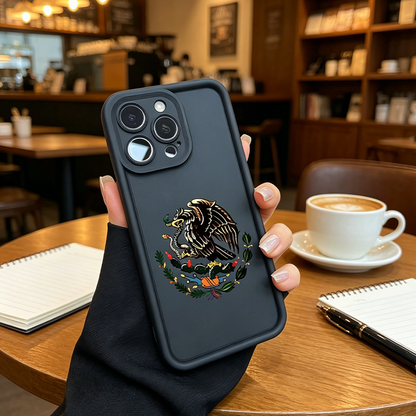 📱✨ PROMO -50% ! Coque iPhone Silicone Premium Antichoc – Grip Ergonomique Antidérapant, Rebord Surélevé Caméra, Ultra-Fin Léger, Emblème Stylisé · 4 Coloris · iPhone 12 à 17 🛡️