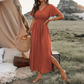 🌿 OFFRE LIMITÉE – 50% DE RÉDUCTION ! ☀️ Robe Respirante à Col V et Fente Latérale – Tissu Rayonne Doux, Coupe Maxi Fluide & Boutonnage Classique – Idéale pour les Jours Chauds, le Brunch et les Courses Quotidiennes 👒