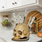 🎃 PROMO CHAUDE – 50% DE RÉDUCTION ! 💀 Porte-Couteaux Crâne Gothique – Résine Premium, Design Unique & Fonctionnel – Rangez Vos Couteaux avec Style – Idéal pour Cuisine ou Salle à Manger 🔪✨