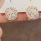 💎 50% DE RÉDUCTION ! 🌸 Boucles d’Oreilles Puces Florales Étincelantes – Design Classique, Confort Léger & Détail Scintillant – Parfaites pour le Quotidien et les Occasions Spéciales ✨💖