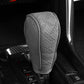 🚗 -50% ! 🧵 Cache Pommeau de Levier de Vitesse Respirant Universel – Cuir PU + Éponge – Perforation Laser & Protection Tri-Couche pour Intérieur Auto 🛡️