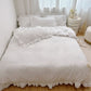 🛏️ -50% ! 🌸 Parure de Lit 4 Pièces Unie avec Bordures Volantées – Microfibre Premium – 9 Coloris – Tailles S/SD/D – Housse + Draps + Taies d’Oreiller 🎀