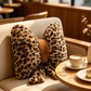 🐆 -50% ! 🎀 Coussin Nœud Papillon Imprimé Léopard – Fausse Fourrure Lapin + Coton PP – Soutien Lombaire – Décor Canapé/Lit/Bureau 🛋️