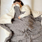 🧺🛋️ Couverture douce en cachemire – Épaisse, anti-boulochage, lavable en machine, la chaleur nuageuse qui transforme votre canapé en cocon douillet, hiver après hiver ❄️💛